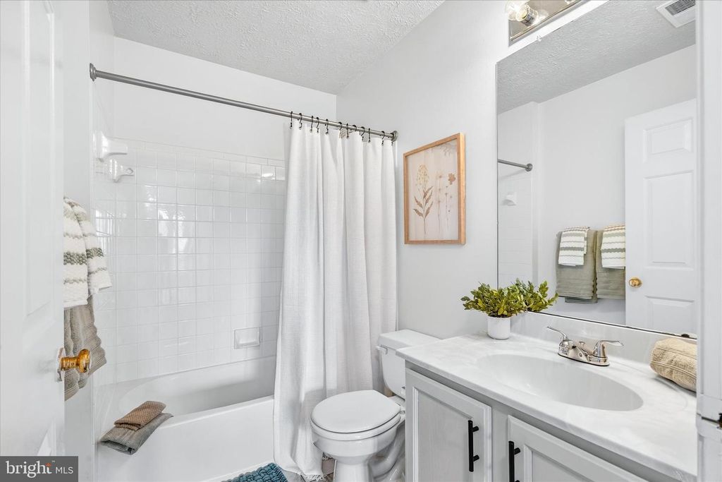 Image 36 of property listing at 1727 ALGONQUIN RD E, Frederick, MD 21701