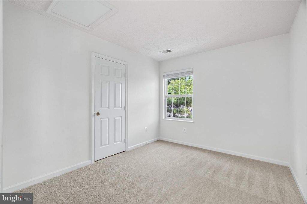 Image 37 of property listing at 1727 ALGONQUIN RD E, Frederick, MD 21701