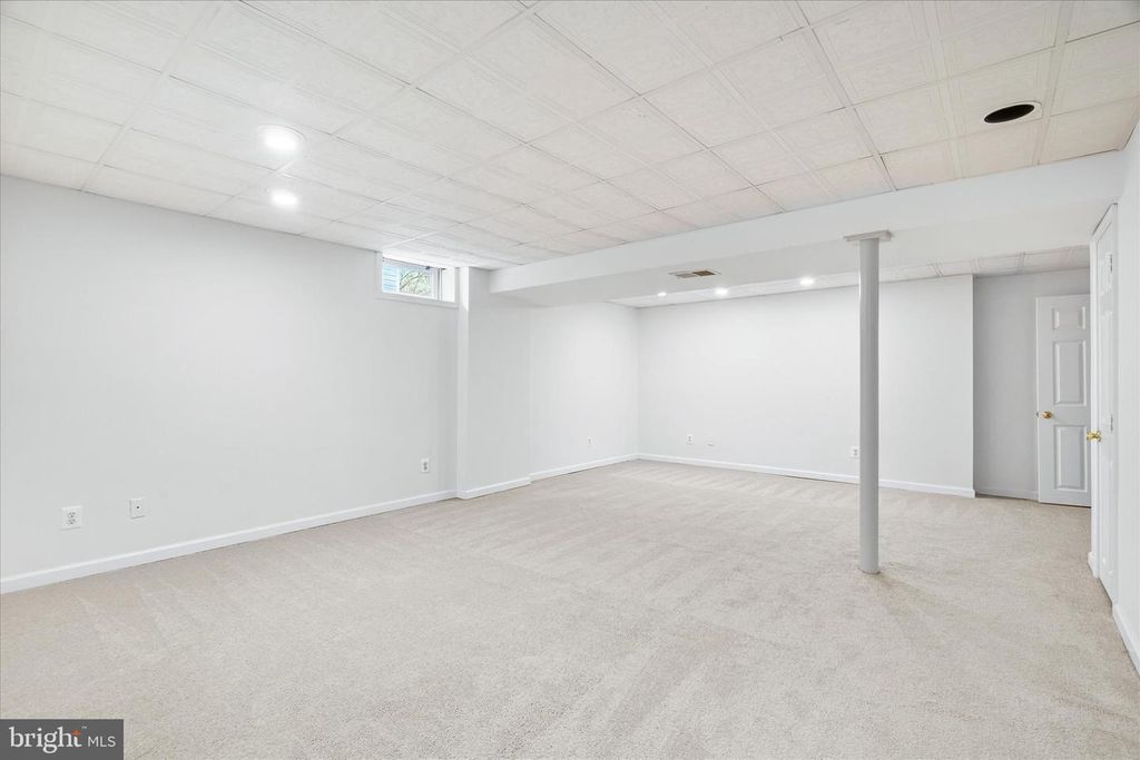 Image 39 of property listing at 1727 ALGONQUIN RD E, Frederick, MD 21701