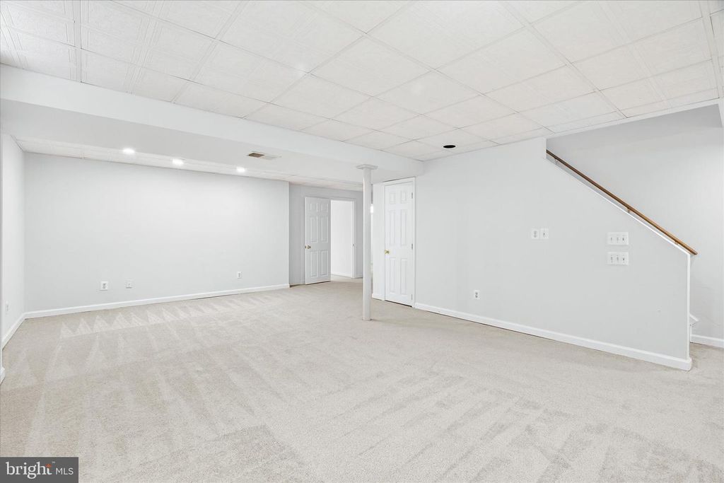 Image 40 of property listing at 1727 ALGONQUIN RD E, Frederick, MD 21701