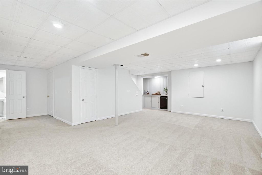 Image 41 of property listing at 1727 ALGONQUIN RD E, Frederick, MD 21701