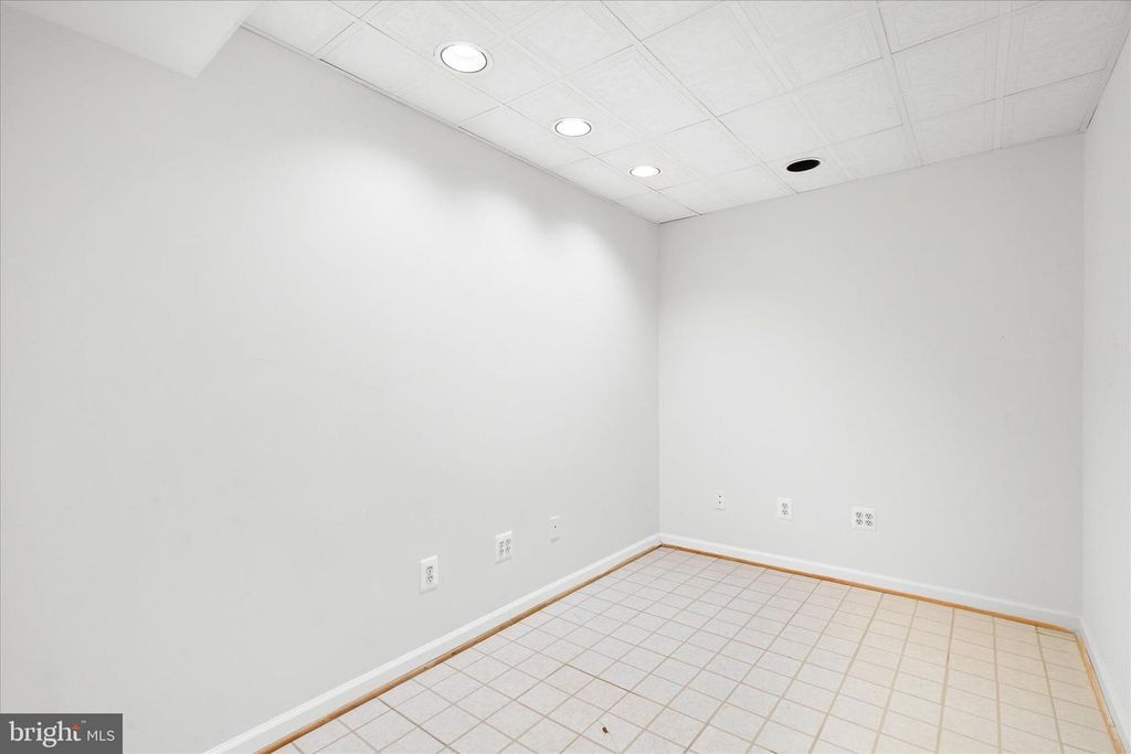 Image 42 of property listing at 1727 ALGONQUIN RD E, Frederick, MD 21701