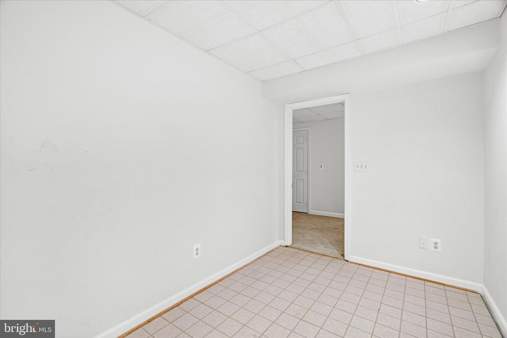 Image 43 of property listing at 1727 ALGONQUIN RD E, Frederick, MD 21701