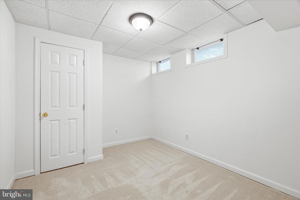 Image 44 of property listing at 1727 ALGONQUIN RD E, Frederick, MD 21701