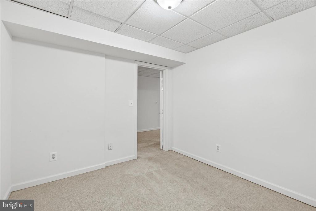 Image 45 of property listing at 1727 ALGONQUIN RD E, Frederick, MD 21701