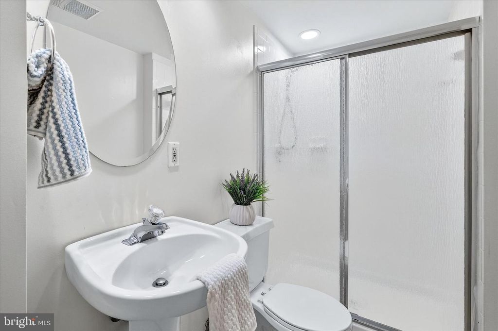 Image 46 of property listing at 1727 ALGONQUIN RD E, Frederick, MD 21701