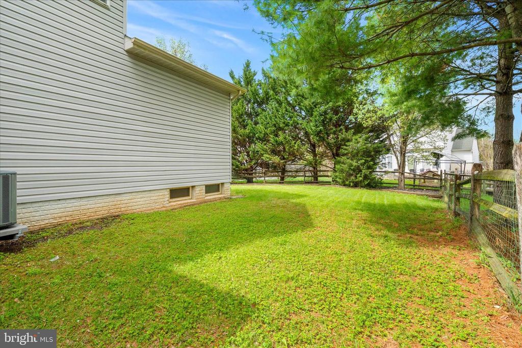Image 49 of property listing at 1727 ALGONQUIN RD E, Frederick, MD 21701