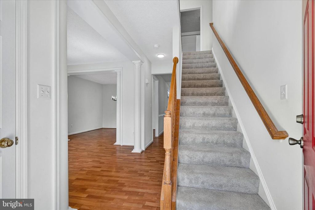 Image 6 of property listing at 1727 ALGONQUIN RD E, Frederick, MD 21701