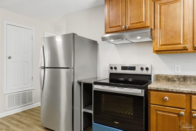 2049 N Roberts Cir, Cantonment, FL 32534