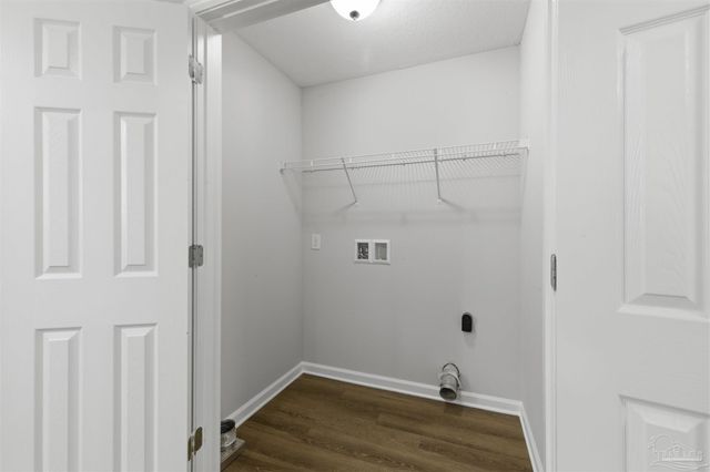 2049 N Roberts Cir, Cantonment, FL 32534