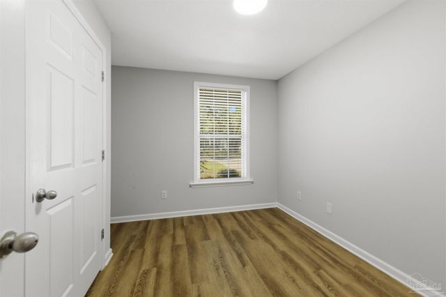 2049 N Roberts Cir, Cantonment, FL 32534