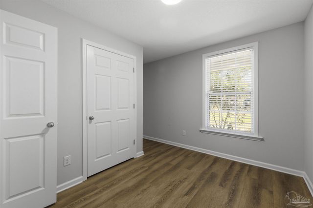 2049 N Roberts Cir, Cantonment, FL 32534