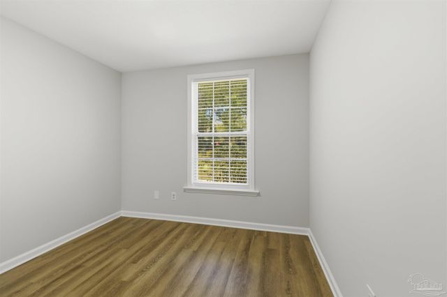 2049 N Roberts Cir, Cantonment, FL 32534