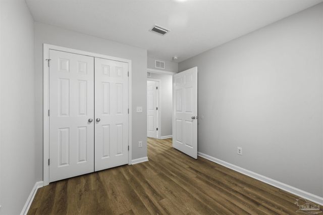 2049 N Roberts Cir, Cantonment, FL 32534