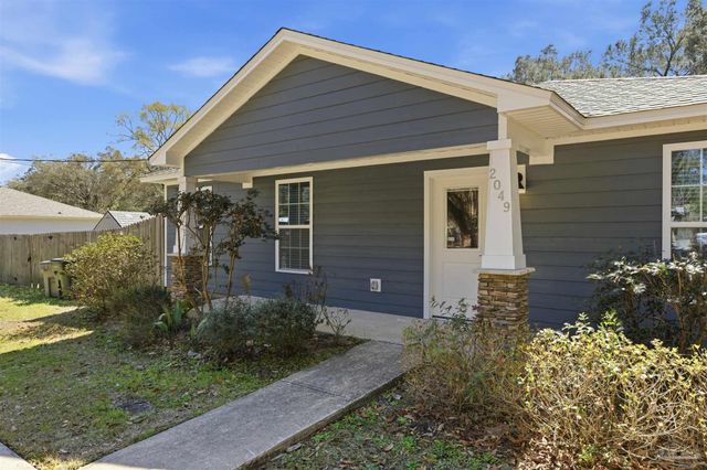 2049 N Roberts Cir, Cantonment, FL 32534