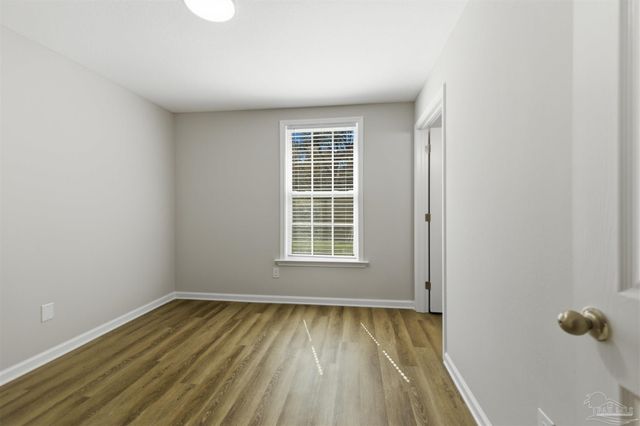 2049 N Roberts Cir, Cantonment, FL 32534