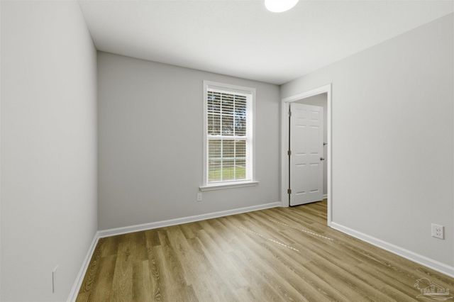 2049 N Roberts Cir, Cantonment, FL 32534