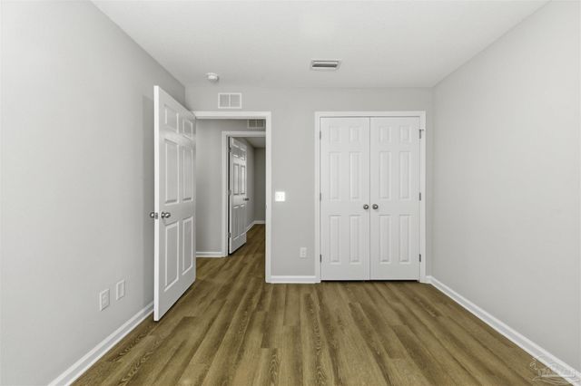 2049 N Roberts Cir, Cantonment, FL 32534