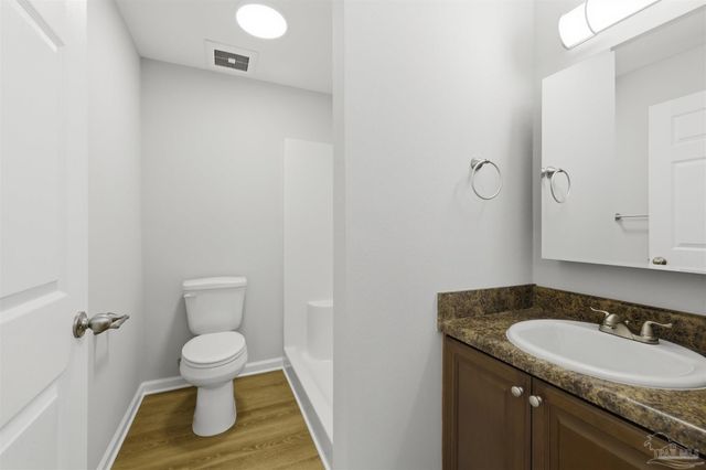 2049 N Roberts Cir, Cantonment, FL 32534