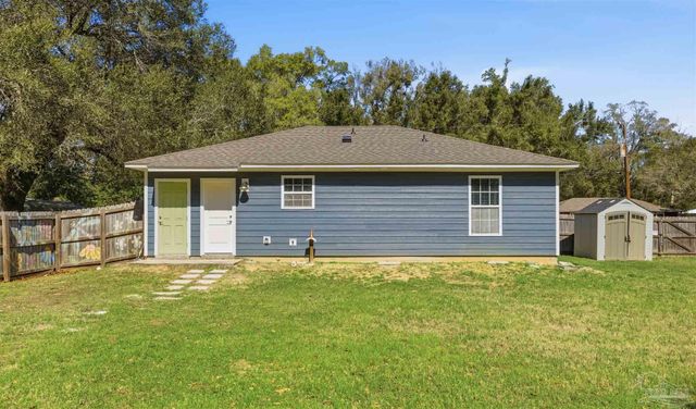 2049 N Roberts Cir, Cantonment, FL 32534