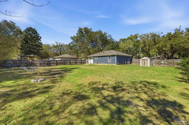 2049 N Roberts Cir, Cantonment, FL 32534