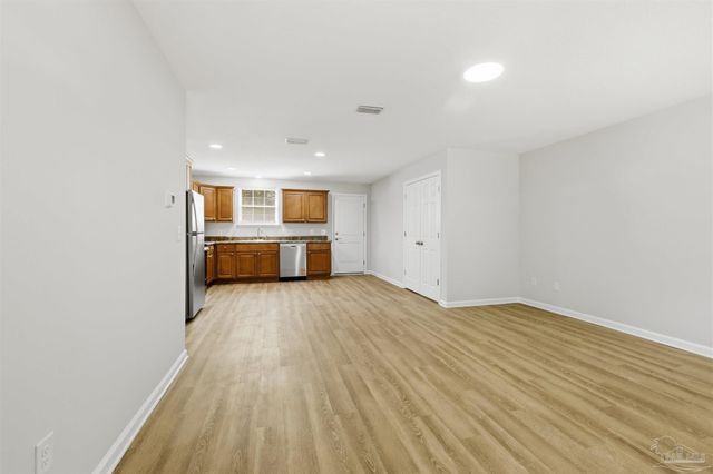 2049 N Roberts Cir, Cantonment, FL 32534