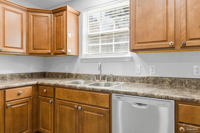 2049 N Roberts Cir, Cantonment, FL 32534