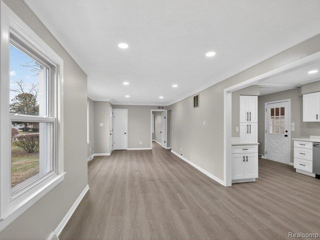 2149 Isabell Drive, Troy, MI 48083