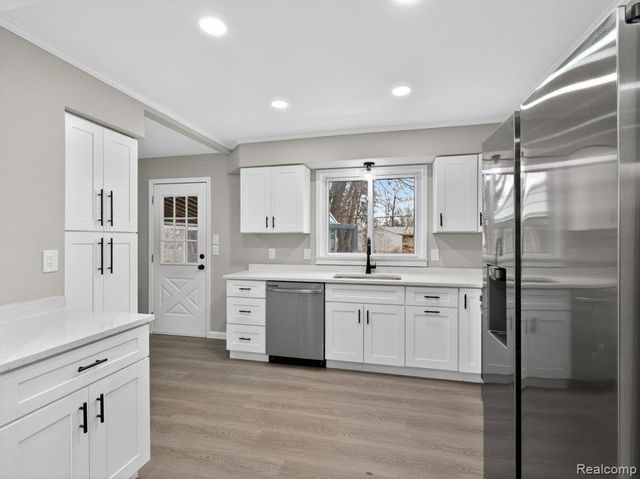 2149 Isabell Drive, Troy, MI 48083