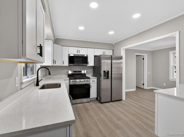 2149 Isabell Drive, Troy, MI 48083