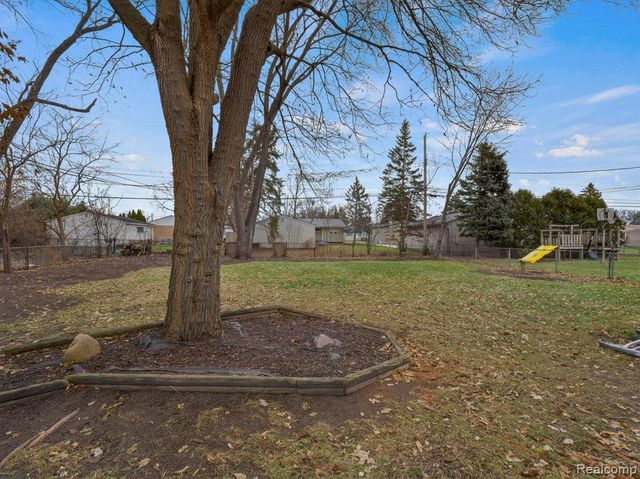 2149 Isabell Drive, Troy, MI 48083