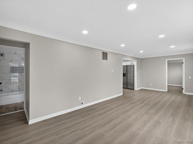 2149 Isabell Drive, Troy, MI 48083