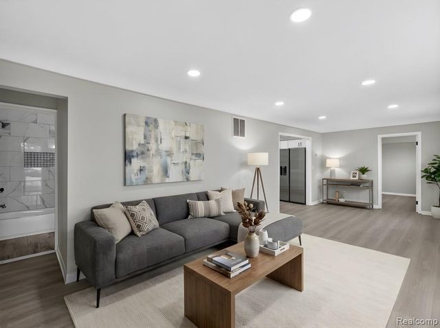 2149 Isabell Drive, Troy, MI 48083