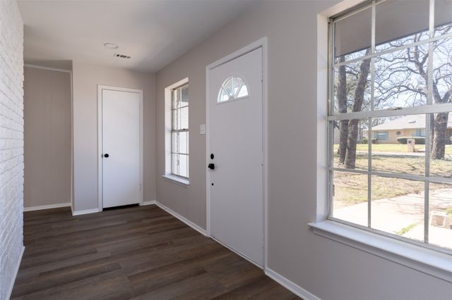105 Timber Ridge Circle, Burleson, TX 76028