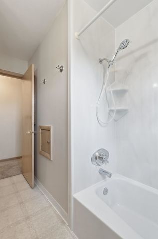 2690 9th Street, East Moline, IL 61244