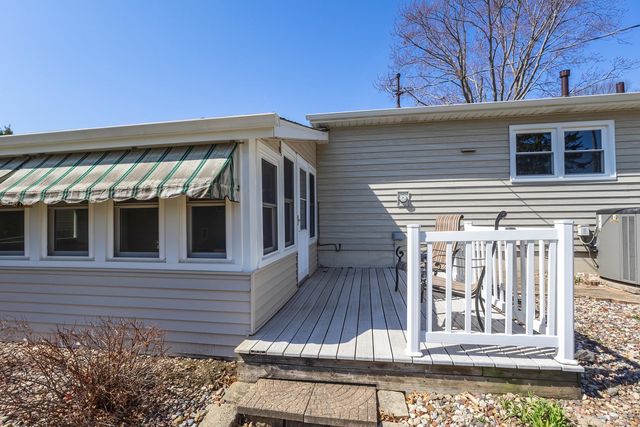 2690 9th Street, East Moline, IL 61244