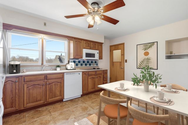 2690 9th Street, East Moline, IL 61244