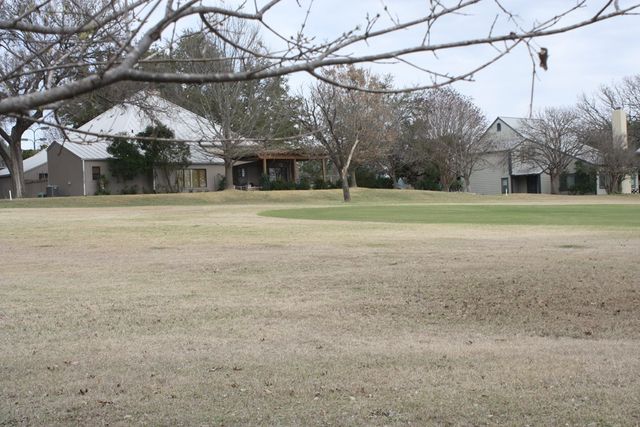 510 Fairway Dr, Kerrville, TX 78028