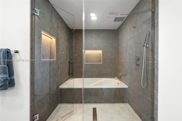 888 Biscayne Blvd 2009, Miami, FL 33132