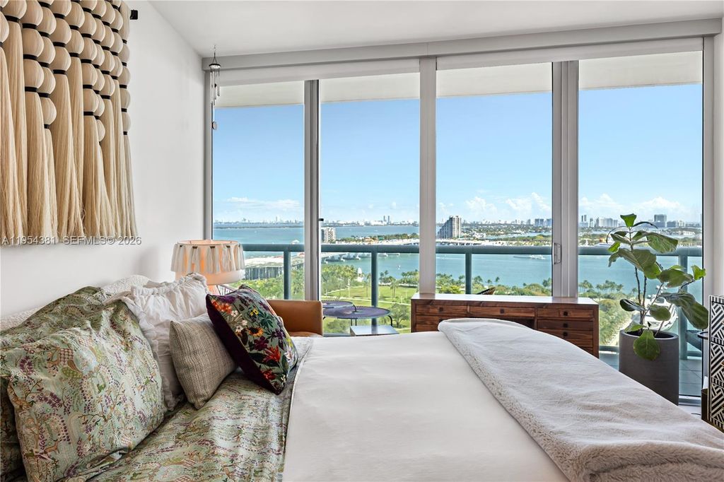 888 Biscayne Blvd 2009, Miami, FL 33132