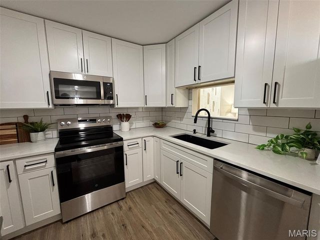 11640 Cedar Walk Drive, St Louis, MO 63146