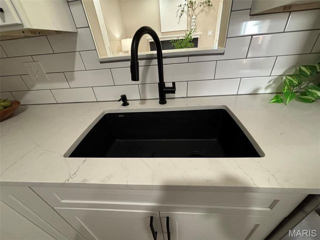 11640 Cedar Walk Drive, St Louis, MO 63146