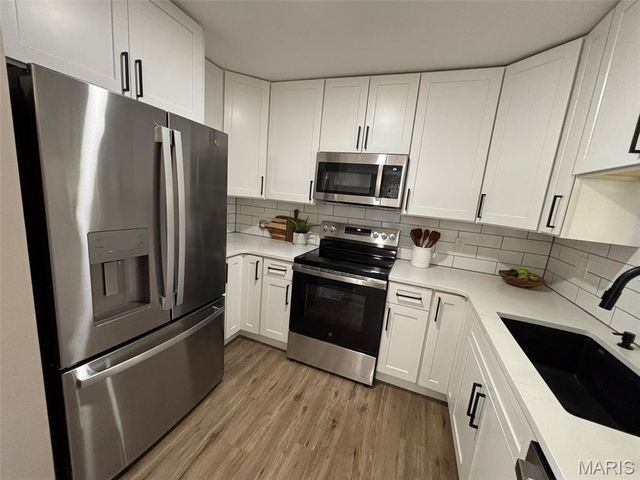 11640 Cedar Walk Drive, St Louis, MO 63146