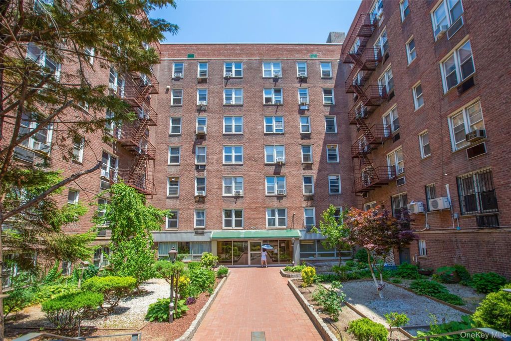 43-43 kissena Blvd 402, Flushing, NY 11355 — exterior