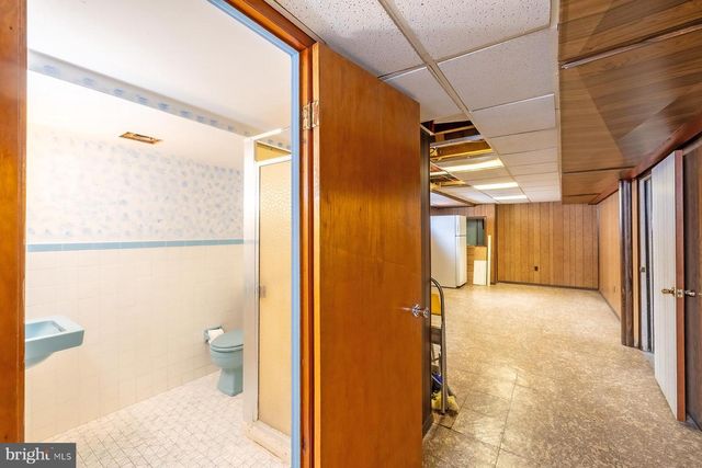 915 BORBECK AVE, Philadelphia, PA 19111