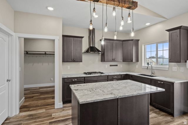 2574 W 1900 N, Farr West, UT 84404