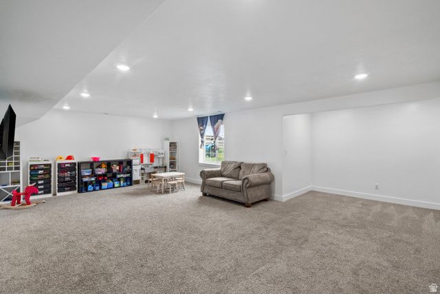 2574 W 1900 N, Farr West, UT 84404