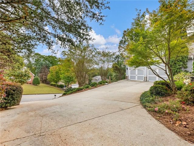 2641 Waters Edge Drive, Gainesville, GA 30504
