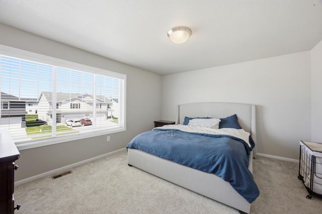 1462 68th Avenue S, Fargo, ND 58104