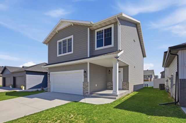 1462 68th Avenue S, Fargo, ND 58104
